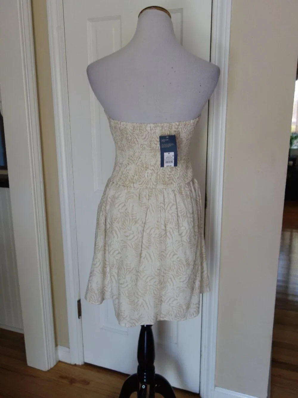 NWT UNIVERSAL THREAD Strapless Smocked Mini Dress – Cream Shell – Med - Picture 5 of 8